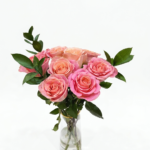 باقة ورد وردي كلاسيك في فازة زجاج | Classic Pink Roses in Glass Vase